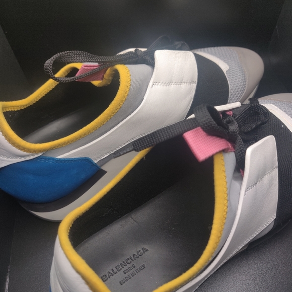 Balenciaga - Picture 5 of 7